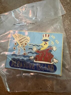 Disney July 4th '95 Pleasure Island Patriotic Pin - Red, Blue, Yellow